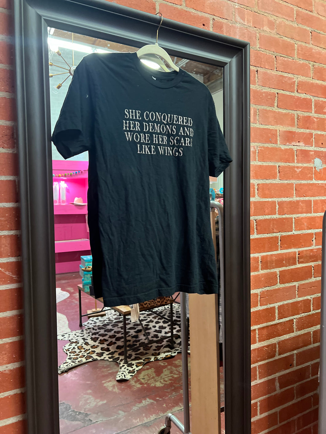 Black Pink Bulldog Womens Graphic Tee, Medium