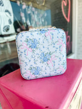 Load image into Gallery viewer, Vintage jewelry box
