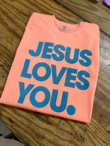 Coral "Jesus loves you" tee