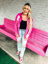 Load image into Gallery viewer, Queen of hearts pink button up
