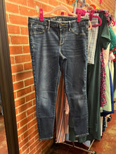 Load image into Gallery viewer, Denim Mossimo Jeans, 10
