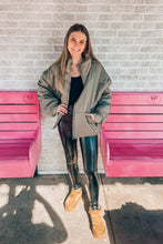 Load image into Gallery viewer, Puffer jacket
