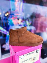 Load image into Gallery viewer, Suede fur booties
