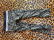 Load image into Gallery viewer, green/black Lululemon womens joggers, 4
