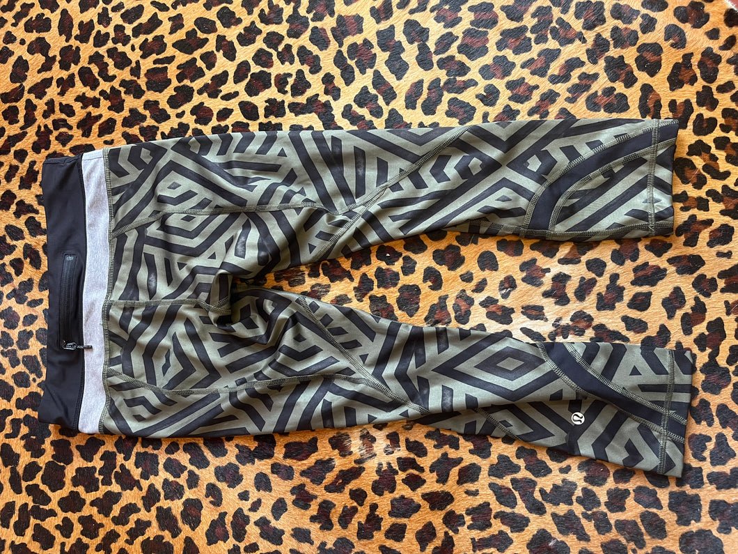 green/black Lululemon womens joggers, 4