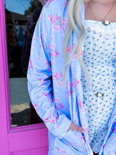 Load image into Gallery viewer, Blue Floral Print Robe &amp; Headband Set
