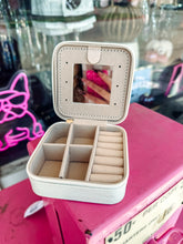 Load image into Gallery viewer, Vintage jewelry box
