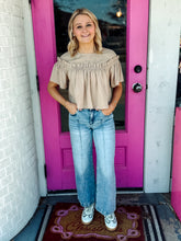 Load image into Gallery viewer, Mid Rise Crop Wide Front &amp; Back Pintuck Detailed
