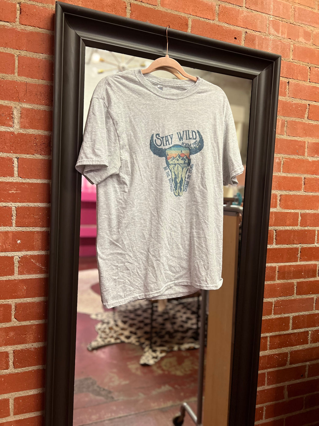 Gray Pink Bulldog Womens Graphic Tee, Medium