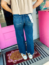 Load image into Gallery viewer, High Rise Crop Wide Leg Jeans
