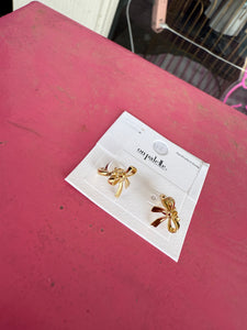 Small gold bow hoops