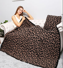 Load image into Gallery viewer, Luxxe Blankets
