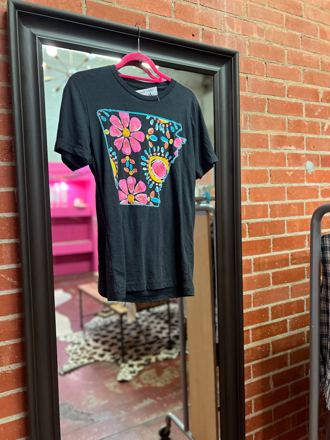 Black Pink Bulldog Womens Graphic Tee, Small