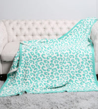 Load image into Gallery viewer, Luxxe Blankets
