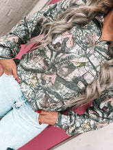 Load image into Gallery viewer, Camo quarter zip

