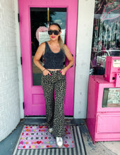 Load image into Gallery viewer, Mid rise wide leg leopard jeans
