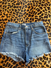 Load image into Gallery viewer, Denim Wrangler Shorts, 29

