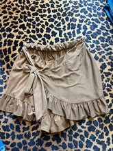 Load image into Gallery viewer, Brown Geegee Shorts, Medium
