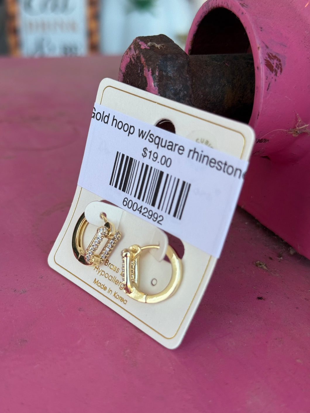 Gold hoop w/square rhinestone