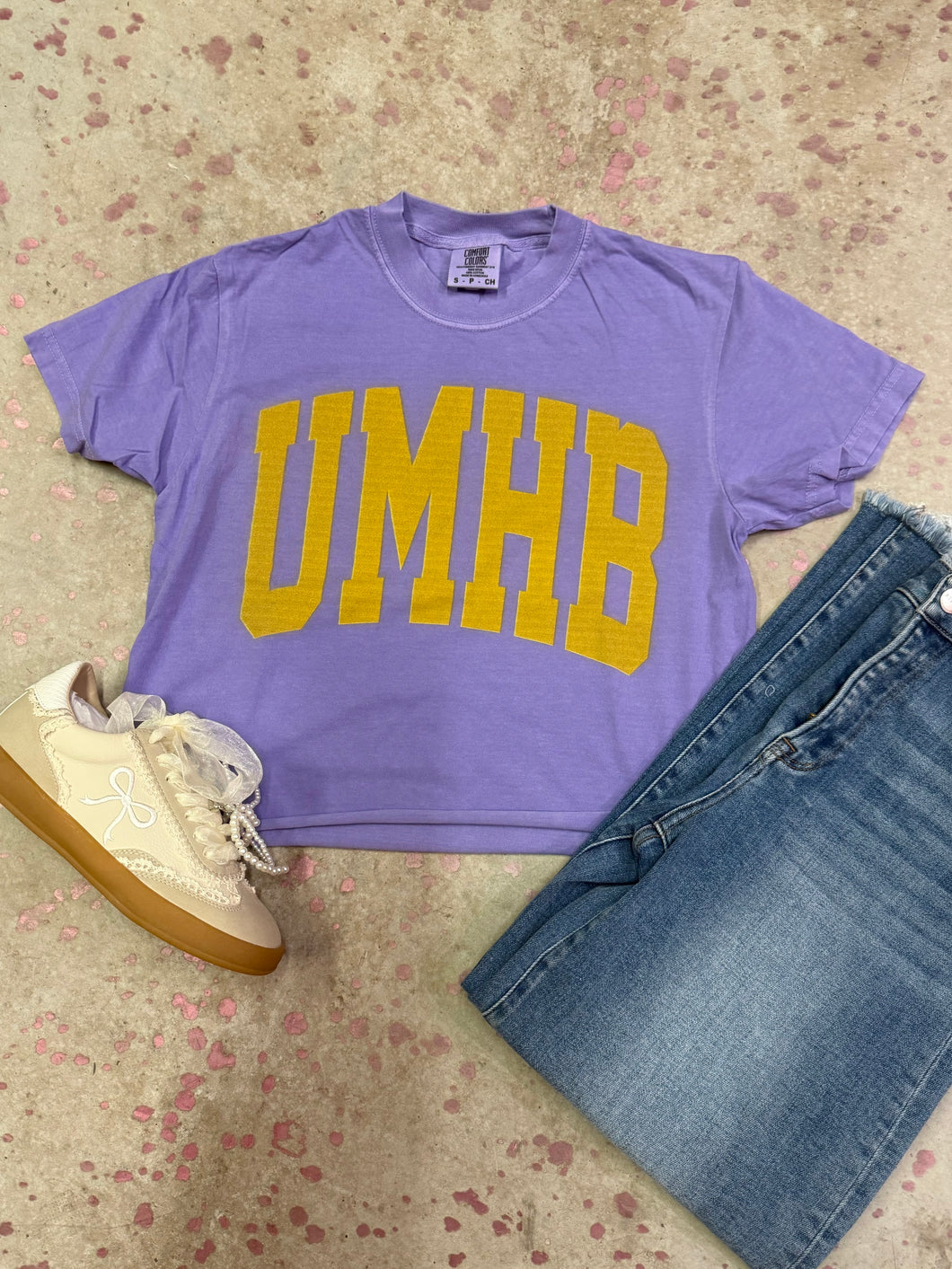 UMHB arch tee