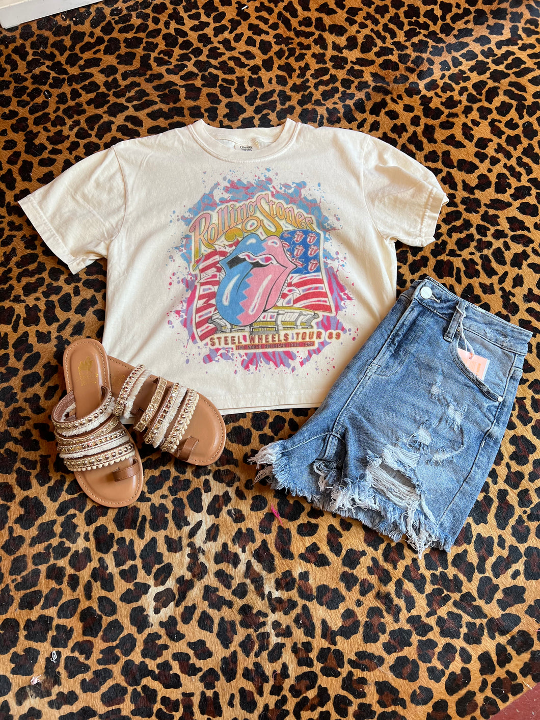 Flag tongue cream crop tee