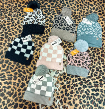 Load image into Gallery viewer, Beanies w/ Pom
