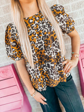 Load image into Gallery viewer, Cheetah print yoke line top
