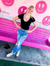 Load image into Gallery viewer, Short sleeve v neck crop
