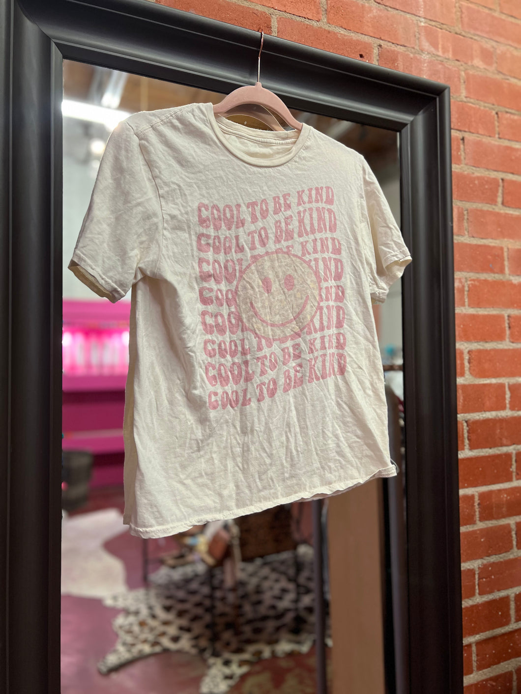 Cream Pink Bulldog Womens Graphic Tee, Small