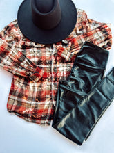 Load image into Gallery viewer, Glossy Faux leather leggings

