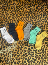 Load image into Gallery viewer, Smile crew socks
