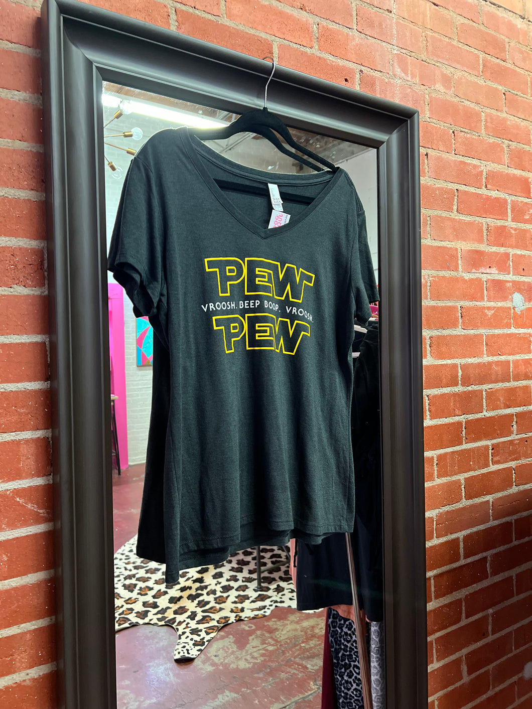 Black Pink Bulldog Womens Graphic Tee, XL