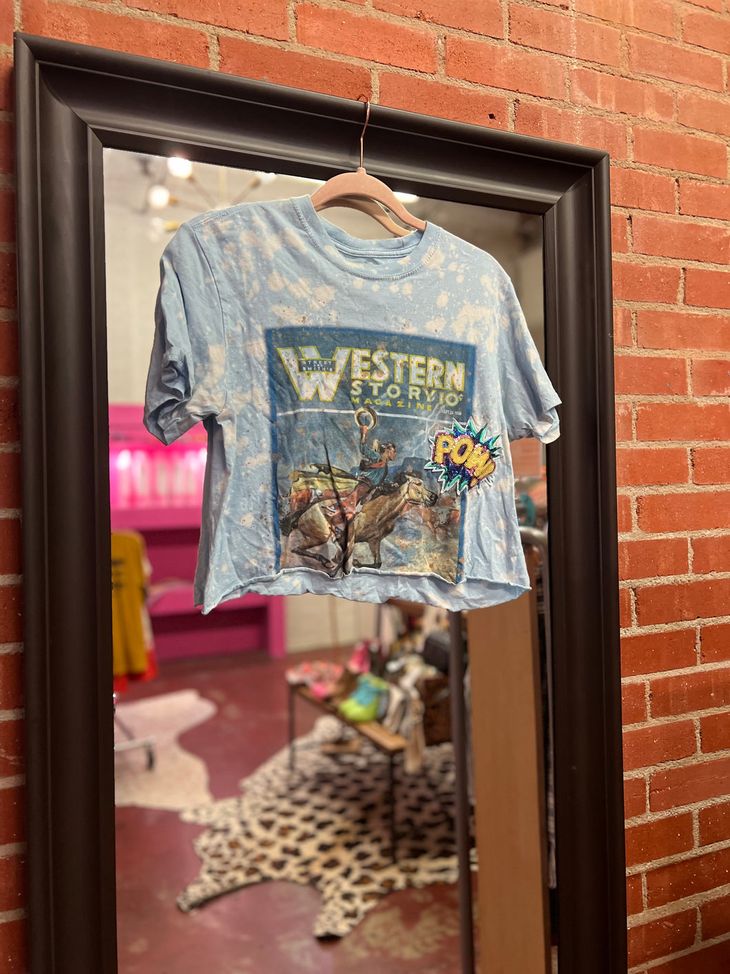 Blue Pink Bulldog Womens Graphic Tee, Medium