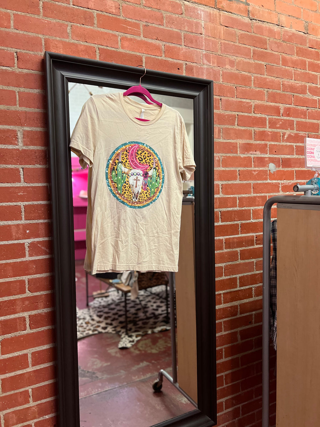 Cream Pink Bulldog Womens Graphic Tee, Medium