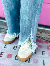 Load image into Gallery viewer, Assymetrical distressed straight jeans
