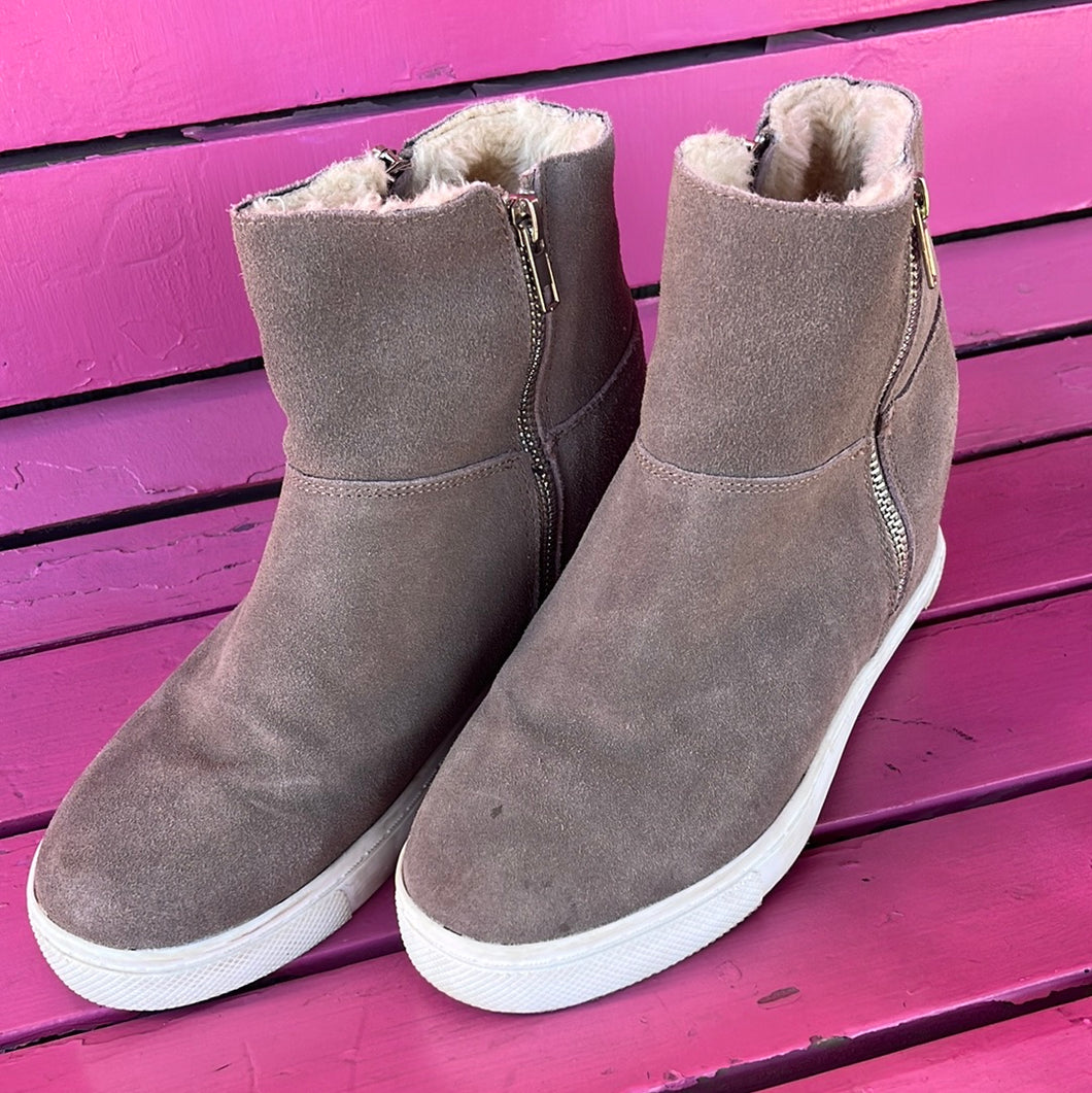 Gray Pink Bulldog Shoes, 7.5