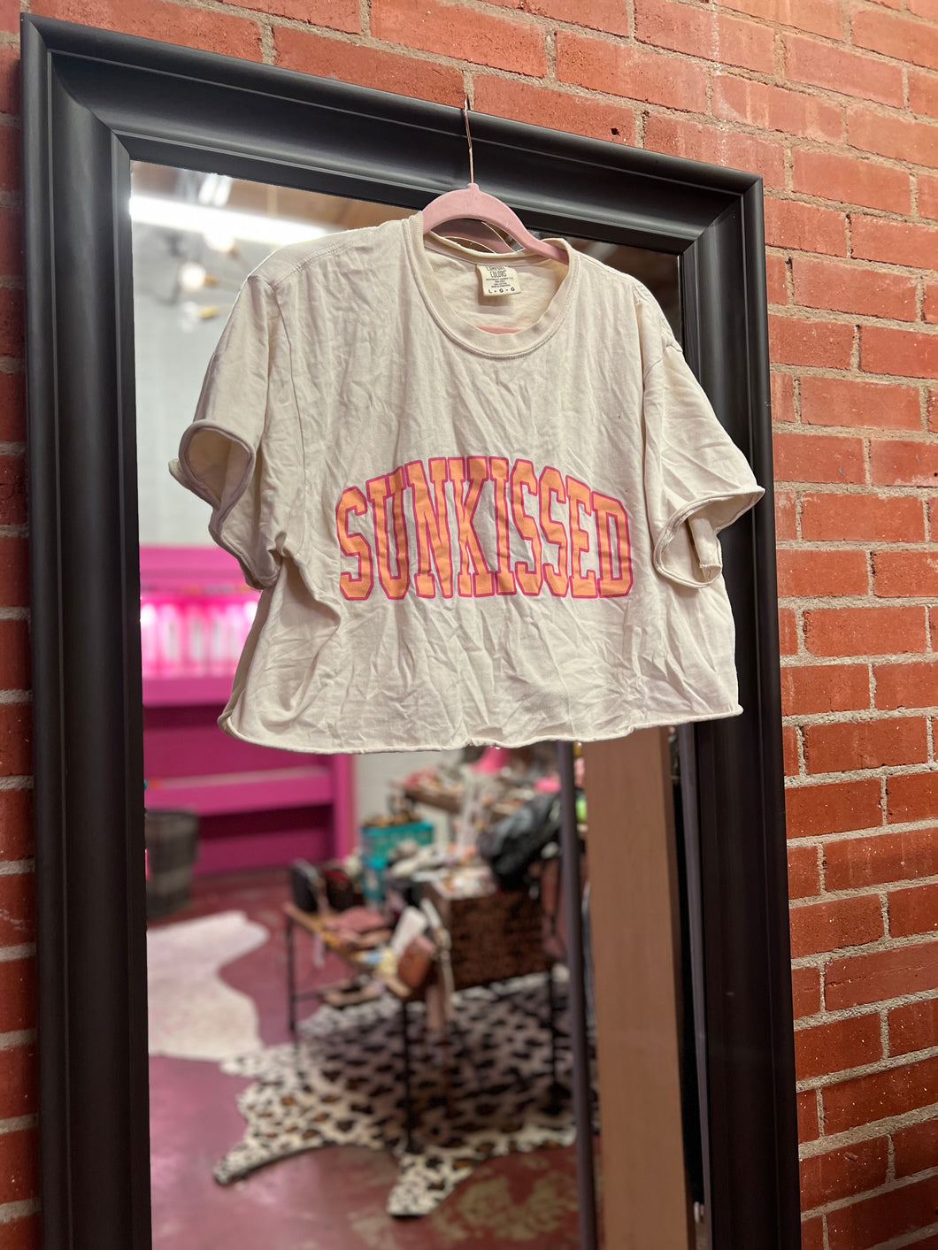 Cream Pink Bulldog Womens Graphic Tee, Large