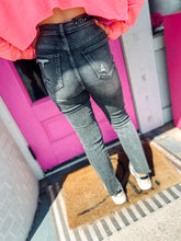Load image into Gallery viewer, Black acid wash relaxed skinny fit jeans
