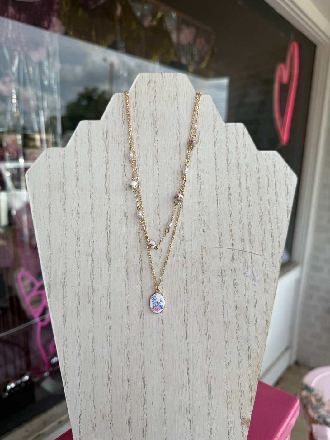 Gold circle chain w/ pearl charm necklace