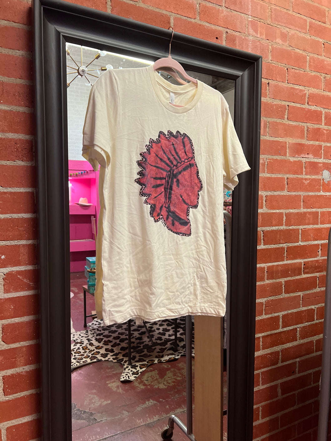 Cream Pink Bulldog Womens Graphic Tee, Medium