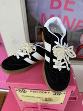 Load image into Gallery viewer, Pearl bow shoe clip
