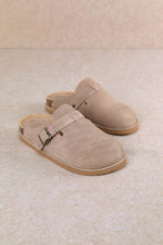 Load image into Gallery viewer, Capri suede clogs
