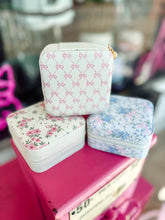 Load image into Gallery viewer, Vintage jewelry box
