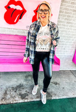 Load image into Gallery viewer, Glossy Faux leather leggings
