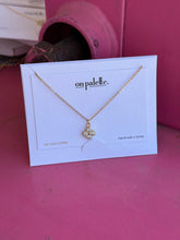 Load image into Gallery viewer, Gold clover necklace
