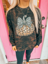 Load image into Gallery viewer, Bleached leopard pumpkin sweater
