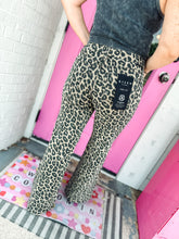 Load image into Gallery viewer, Mid rise wide leg leopard jeans

