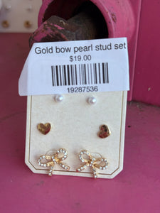 Gold bow pearl stud set