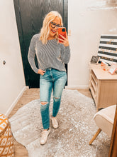Load image into Gallery viewer, Ribbed long Sleeve Crop
