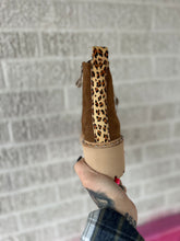 Load image into Gallery viewer, Tan dolce vita Shoes, 7.5
